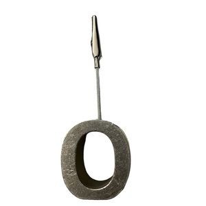 Metal Letter “O” photo holder 4.25” NWOT